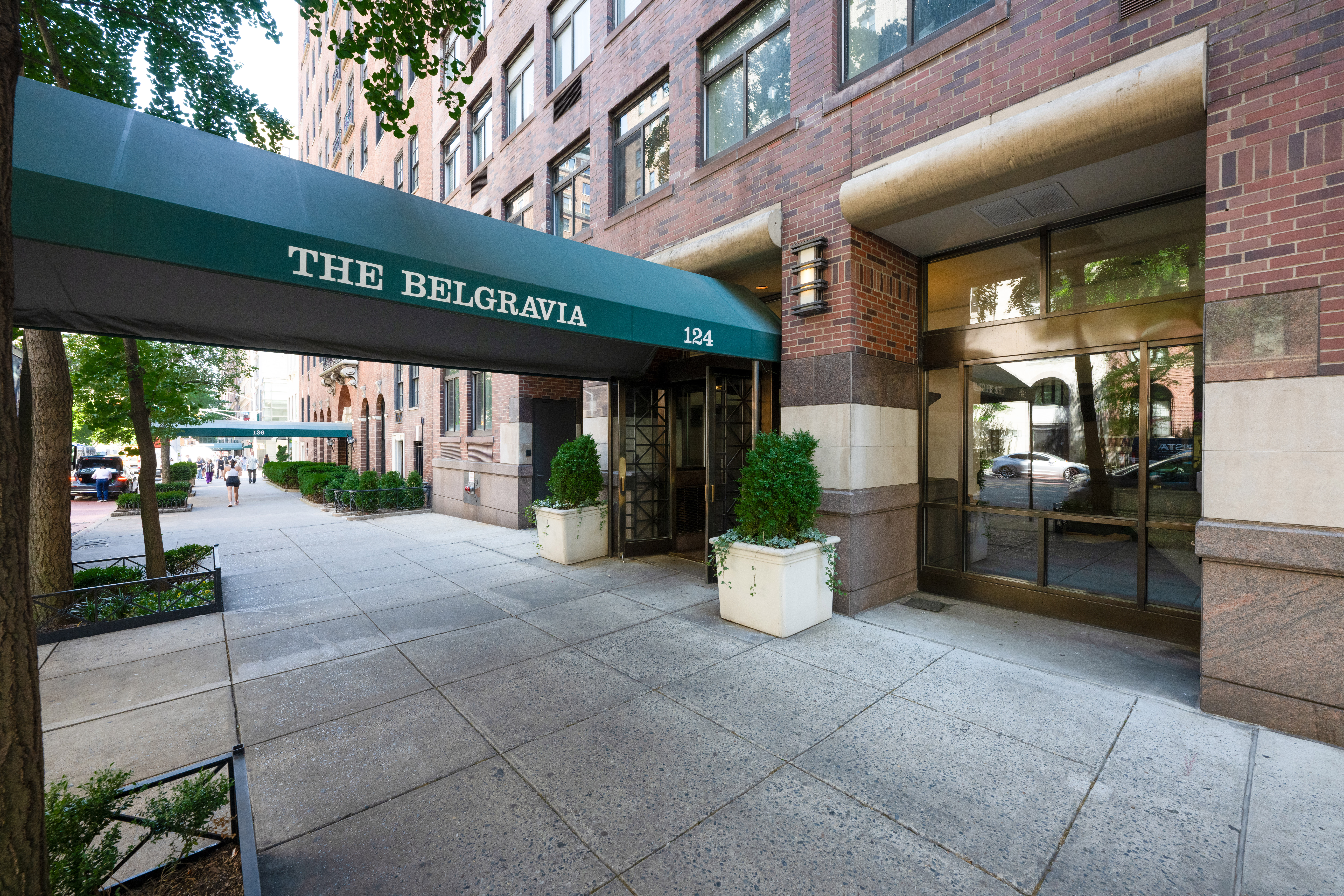 124 East 79th Street, Unit 7D Manhattan, NY 10075 - Photo 22 of 25 a view of a building with sitting area