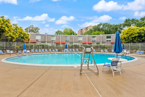 $297,000 | 4977 Battery Lane, Unit 1711, Bethesda, MD 20814