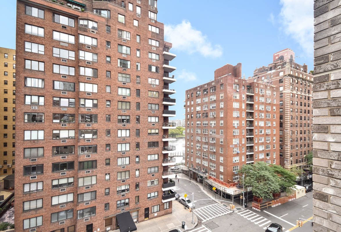 44 East End Avenue, Unit TH3 Manhattan, NY 10028 - Photo 19 of 24