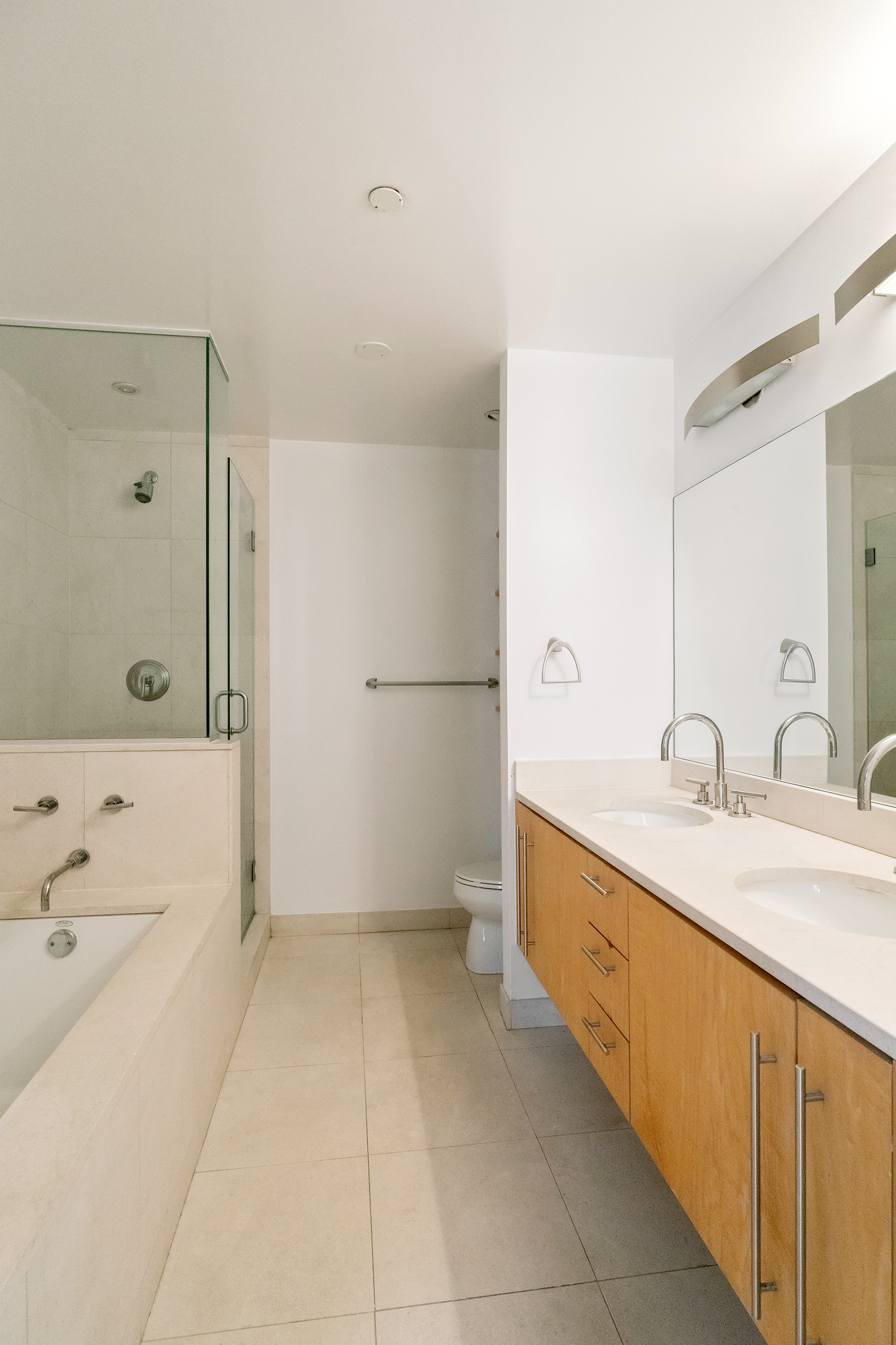 401 Hicks Street, Unit A1B Brooklyn, NY 11201 - Photo 6 of 14 a spacious bathroom with a bathtub sink and mirror