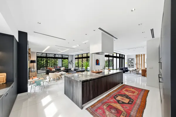 $8,888,000 | 229 Ridgewood Road, Miami, FL 33133