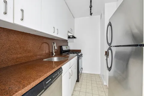 $499,000 | 180 West End Avenue, Unit 21J | Upper West Side
