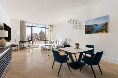 $4,300,000 | 215 East 19th Street, Unit 9G | Gramercy