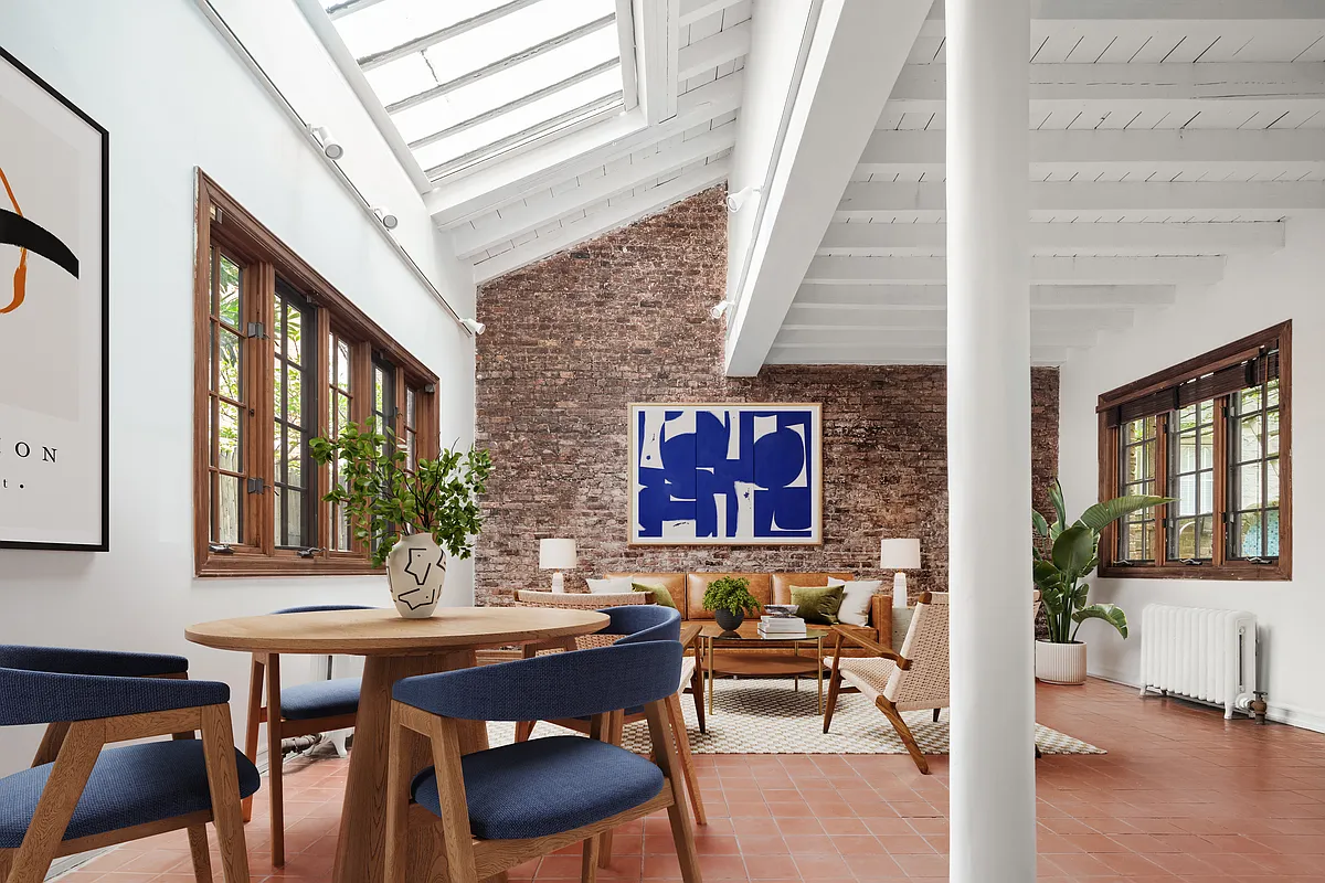 61 Perry Street, Unit CARRIAGE Manhattan, NY 10014 - Photo 7 of 17