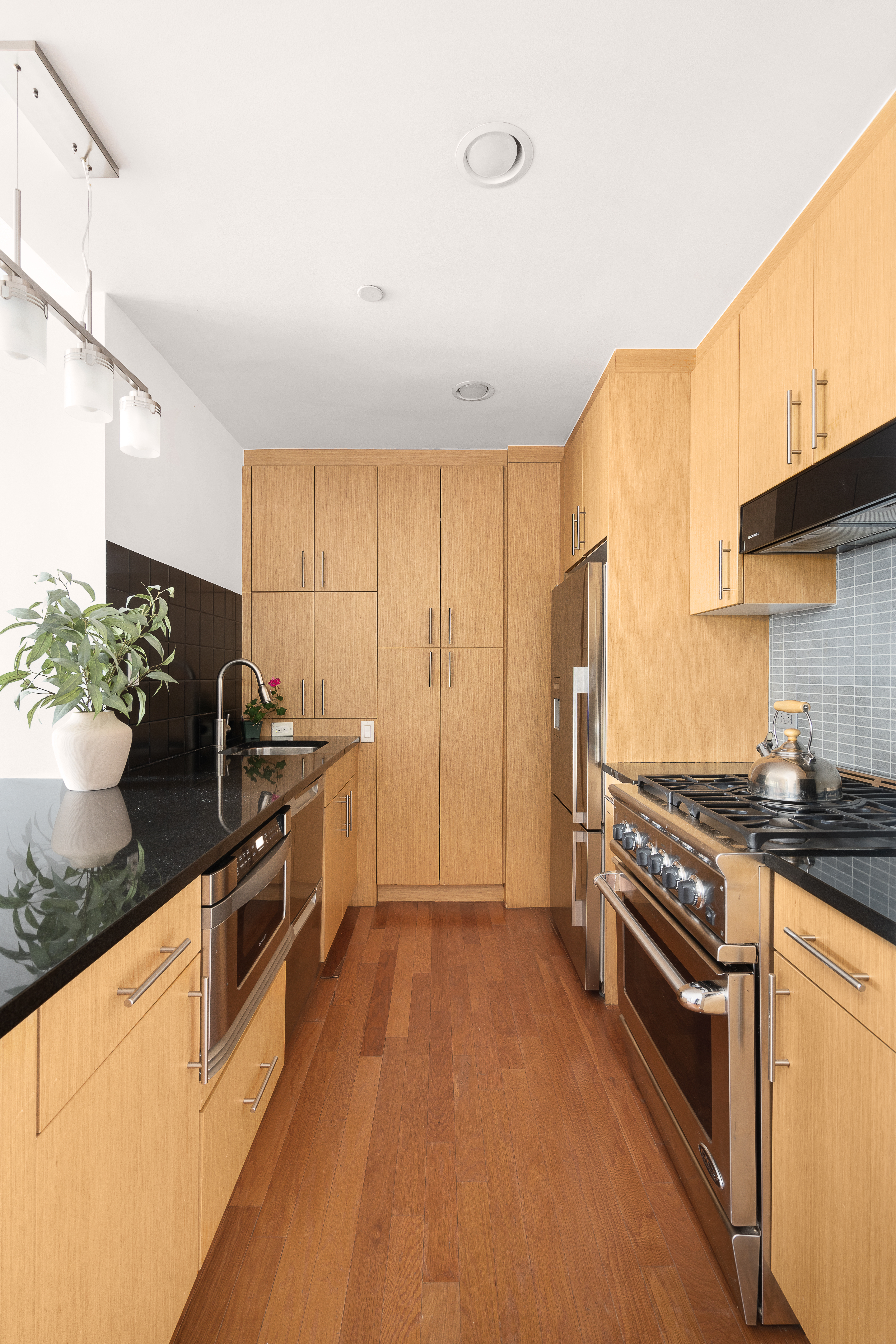 5-49 Borden Avenue, Unit 8G Queens, NY 11101 - Photo 4 of 10