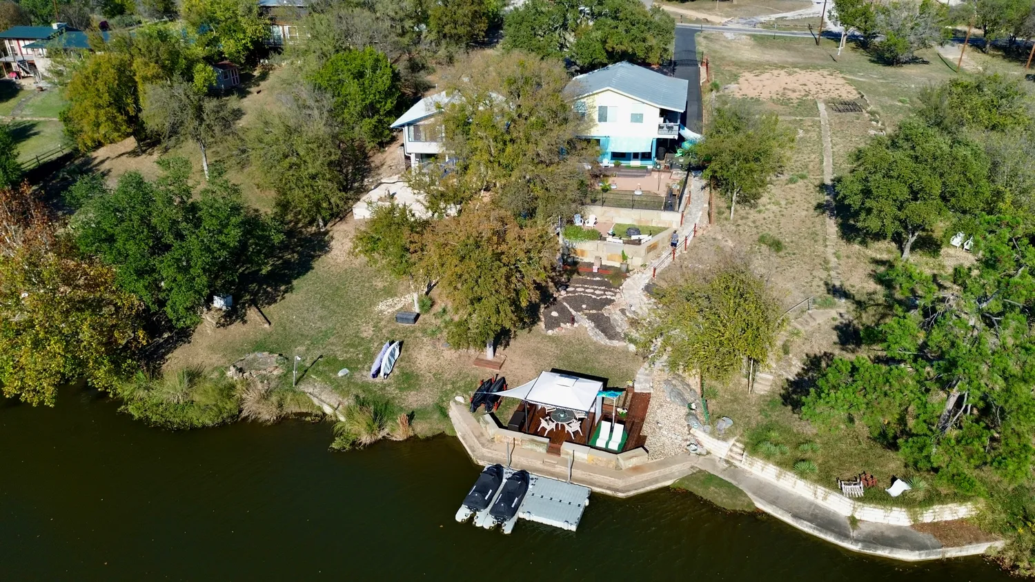 an aerial view of a house with yard swimming pool and outdoor seating