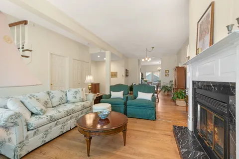 $1,500,000 | 1238 West Wellington Avenue, Chicago, IL 60657