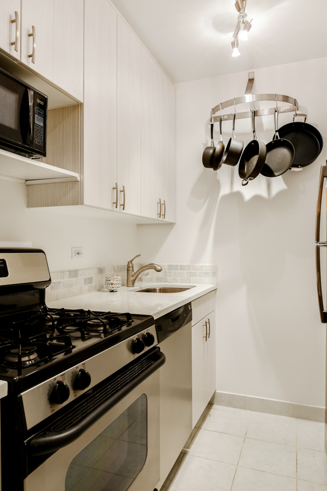 61 West 62nd Street, Unit 19F Manhattan, NY 10023 - Photo 2 of 4