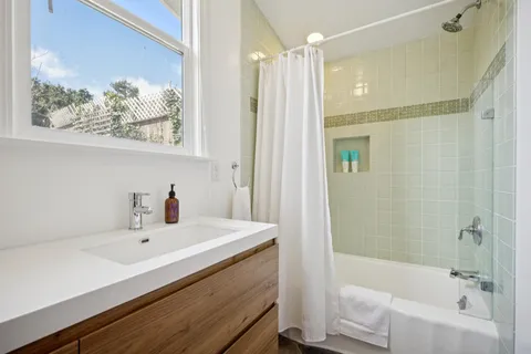 $3,680,000 | 40 Laurel Avenue, Stinson Beach, CA 94970