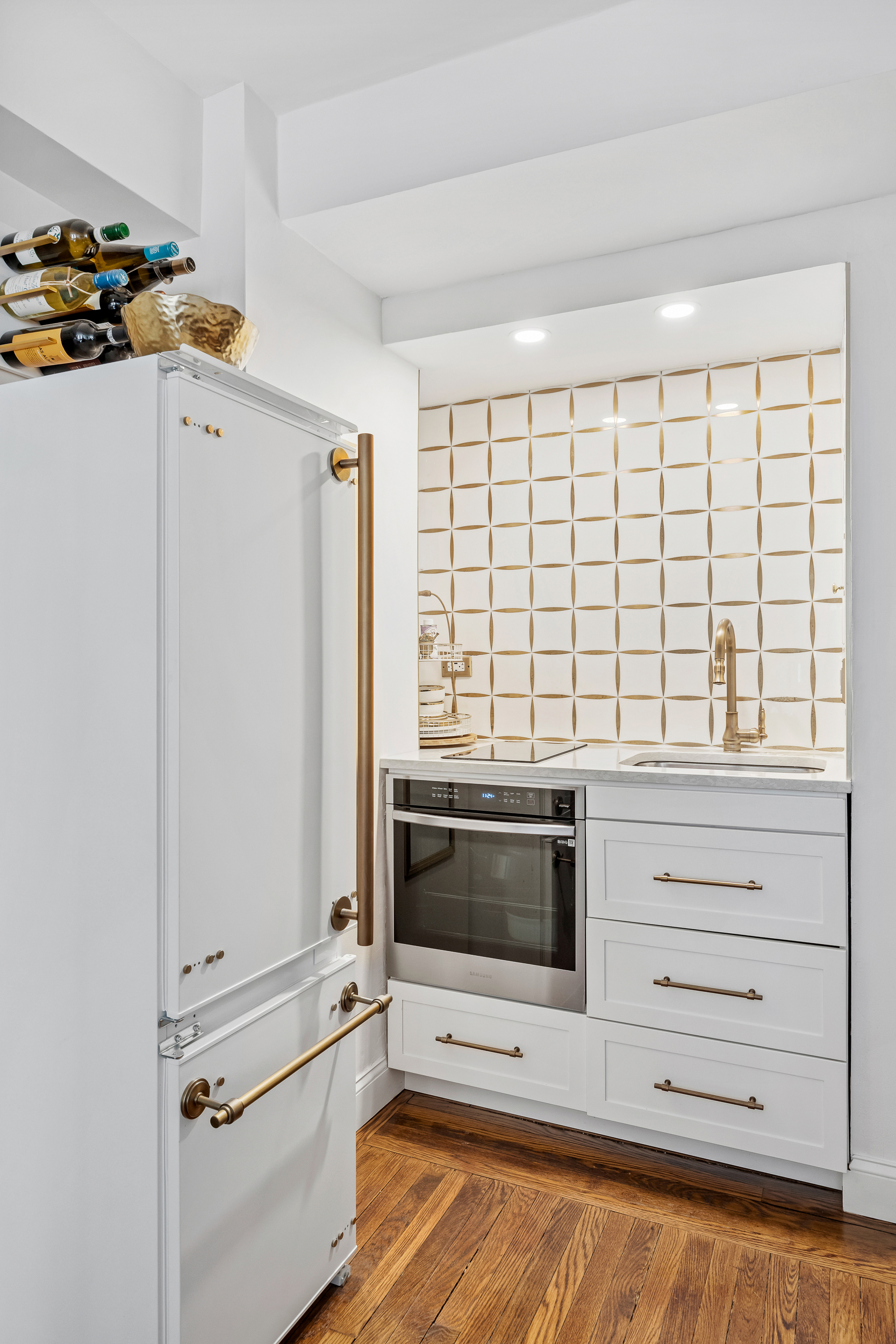 320 East 42nd Street, Unit 707 Manhattan, NY 10017 - Photo 4 of 10