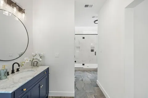 $925,000 | 1904 Lakeway Boulevard, Lakeway, TX 78734