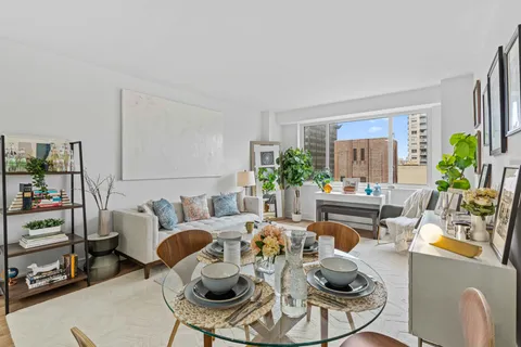 $875,000 | 400 East 54th Street, Unit 22D | Sutton Place