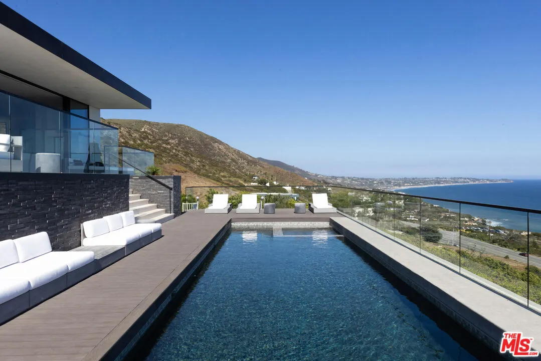 $18,950,000 | 32357 Pacific Coast Highway, Malibu, CA 90265