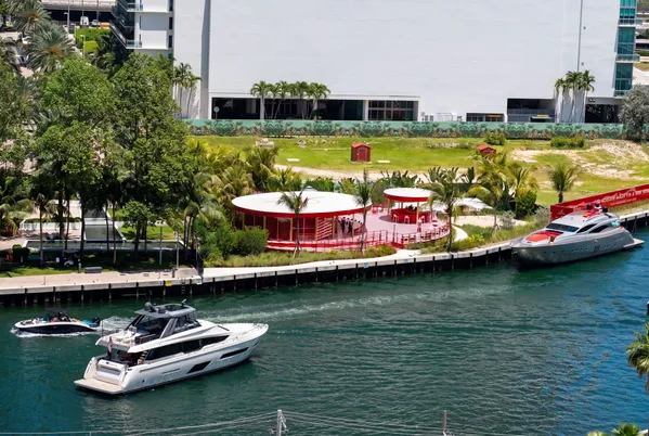 $1,300,000 | 88 Southwest 7th Street, Unit 1012, Miami, FL 33130