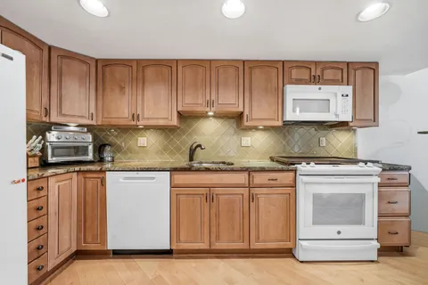 Contact Agent | Chanticleer, Cherry Hill, NJ 08003