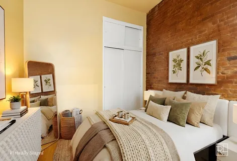 $455,000 | 152 East 83rd Street, Unit 1D | Upper East Side