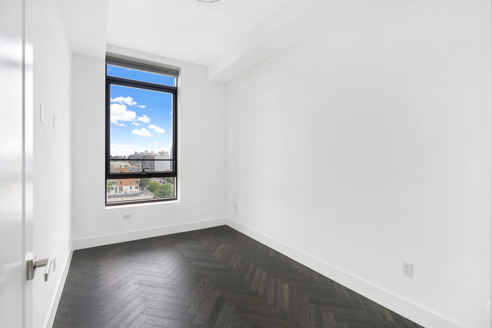 11-12 44th Drive, Unit 6E Queens, NY 11101 - Photo 7 of 16