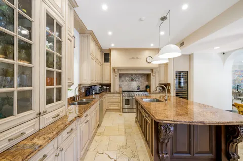 $8,200,000 | 6864 Southwest 68th Street, South Miami, FL 33143