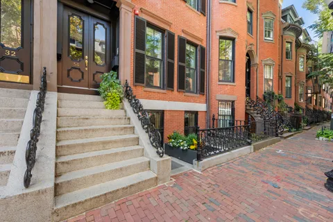 a car parked in front of a building
