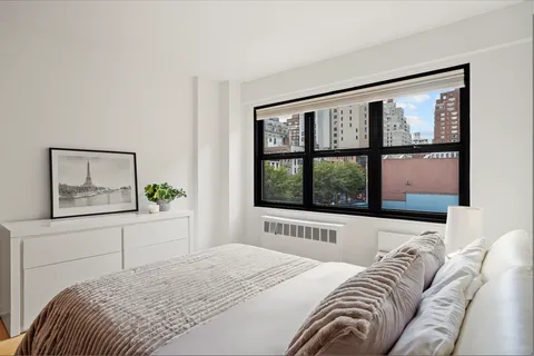 $525,000 | 240 East 76th Street, Unit 4U | Lenox Hill