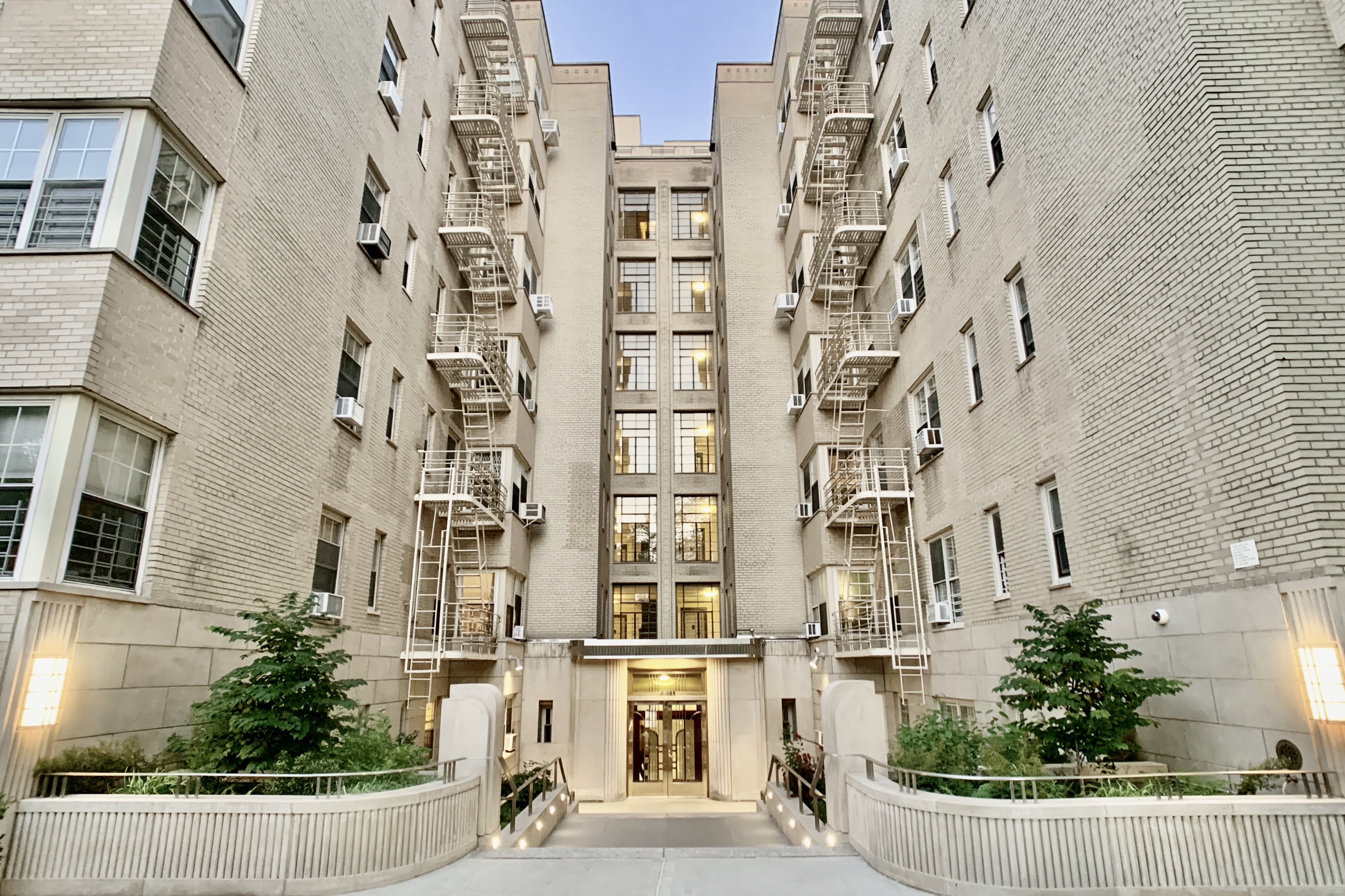 720 Fort Washington Avenue, Unit 5D Manhattan, NY 10040 - Photo 14 of 17 front view of a multi story building