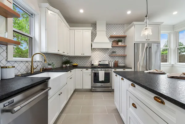$650,000 | 526 10th Street, Oakmont, PA 15139