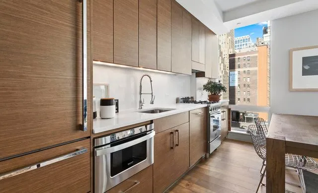 $1,250,000 | 325 Lexington Avenue, Unit 10D | Murray Hill