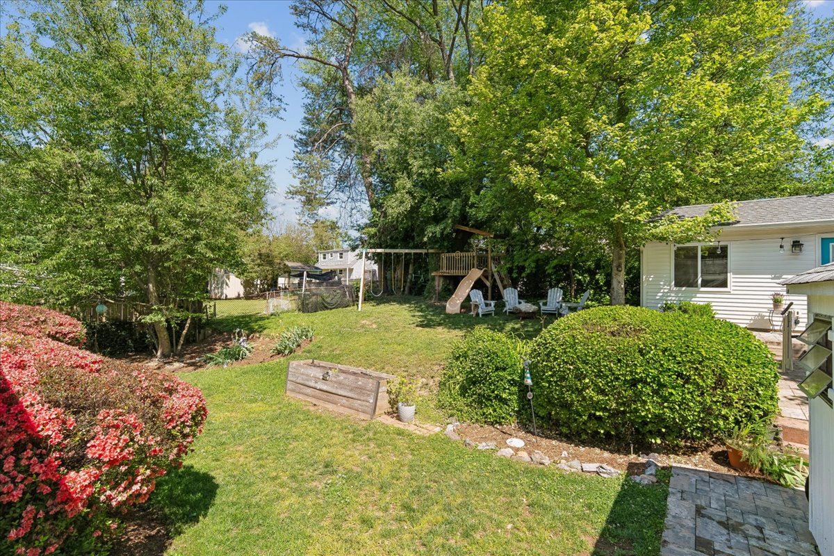 905 Robin Road Silver Spring, MD 20901 - Photo 37 of 43