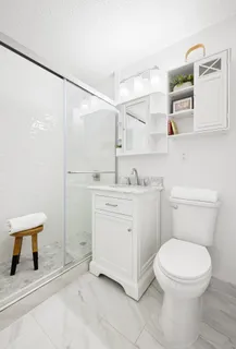 $599,000 | 353 East 72nd Street, Unit 2C | Lenox Hill