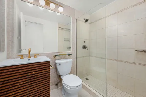 $875,000 | 445 West 19th Street, Unit 8H | Chelsea