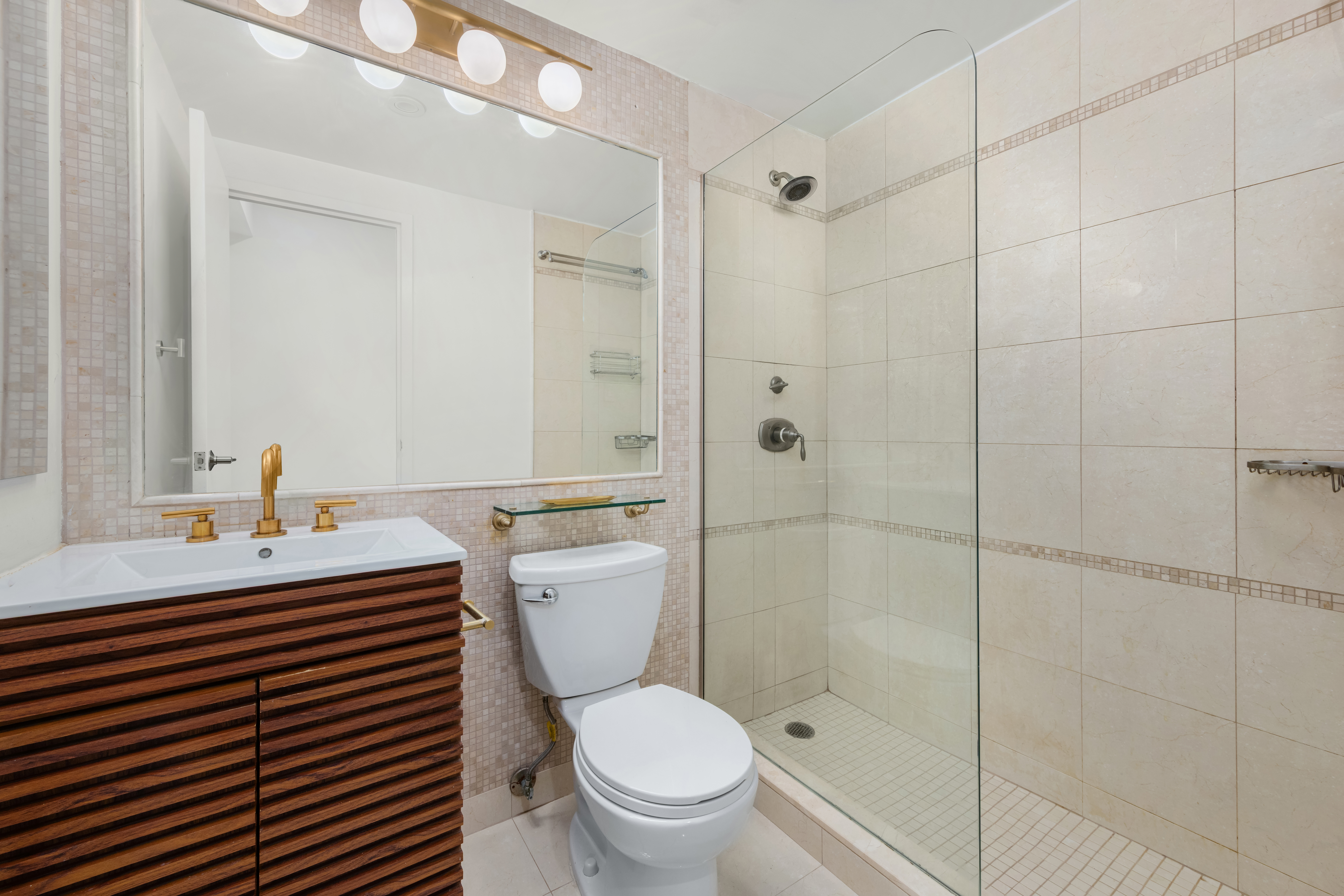 445 West 19th Street, Unit 8H Manhattan, NY 10011 - Photo 5 of 9