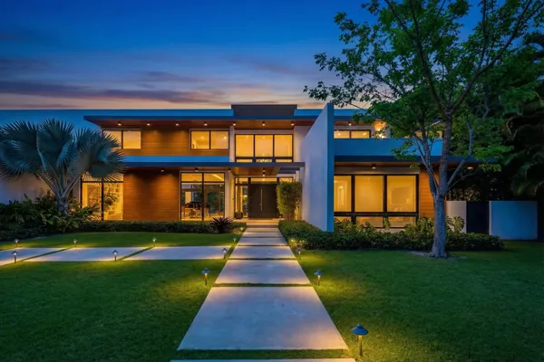 $8,888,000 | 229 Ridgewood Road, Miami, FL 33133