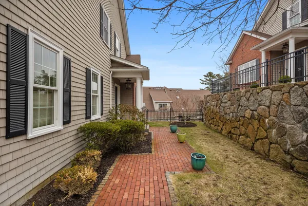 $949,000 | 900 Lynnfield Street, Lynnfield, MA 01940