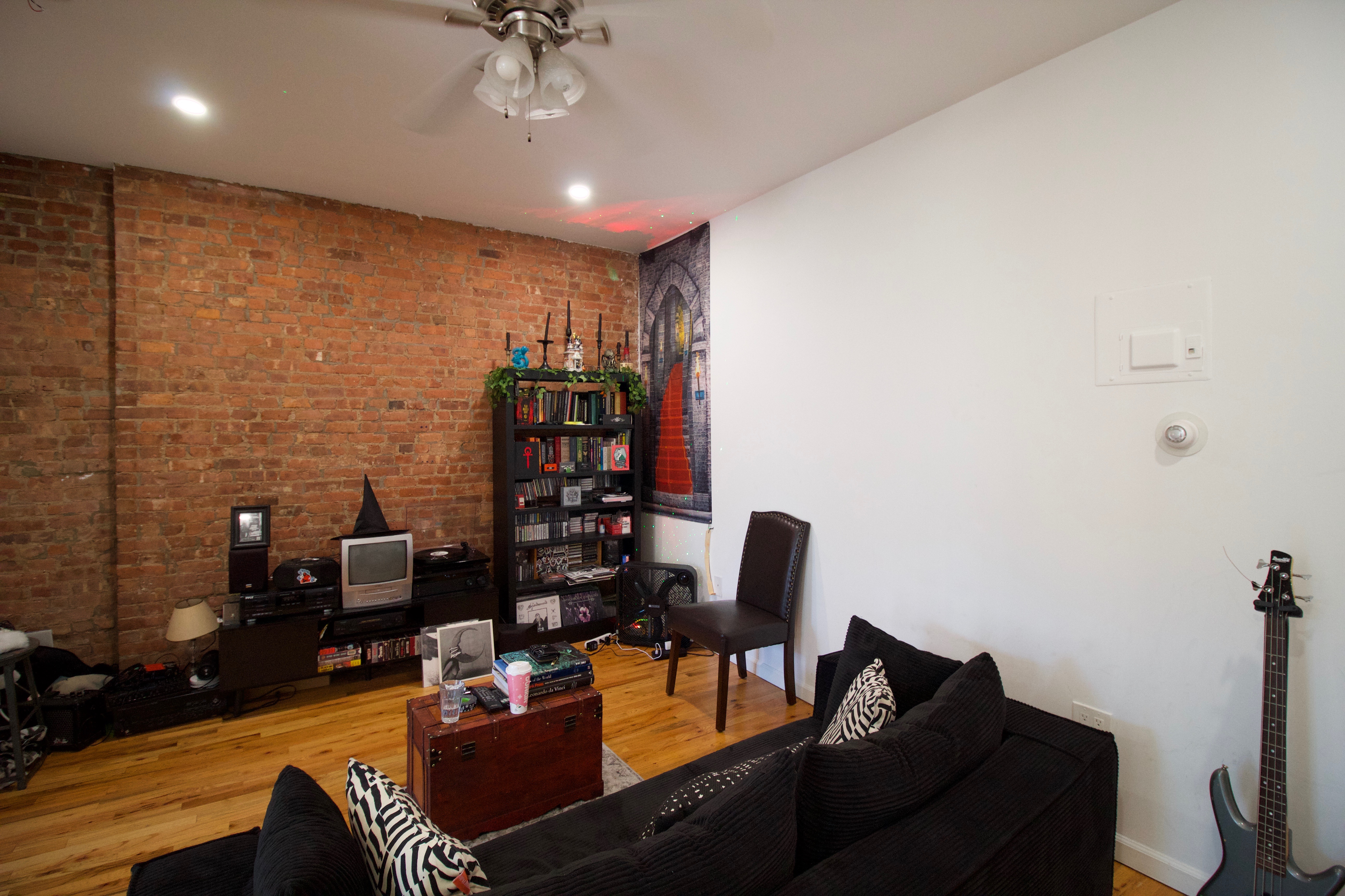 134 Union Street, Unit 2R Brooklyn, NY 11231 - Photo 31 of 37 a living room with furniture
