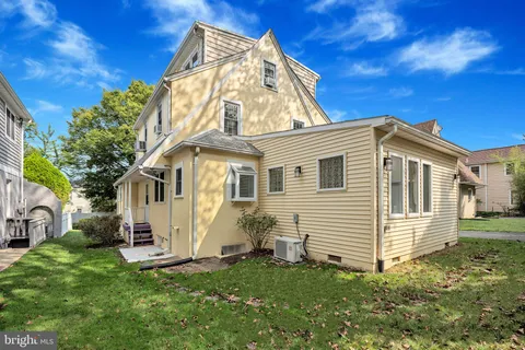 $1,425,000 | 5120 Wilson Lane, Bethesda, MD 20814