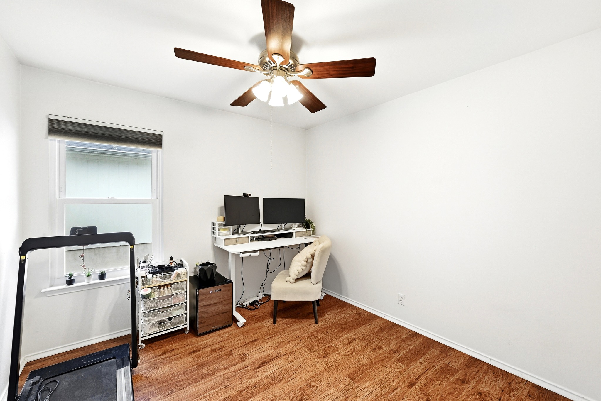 8901 Frock Court Austin, TX 78748 - Photo 22 of 28 a workspace with furniture and wooden floor