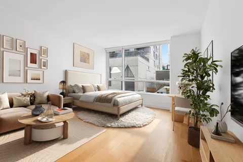 $728,000 | 301 East 61st Street, Unit 2C | Lenox Hill