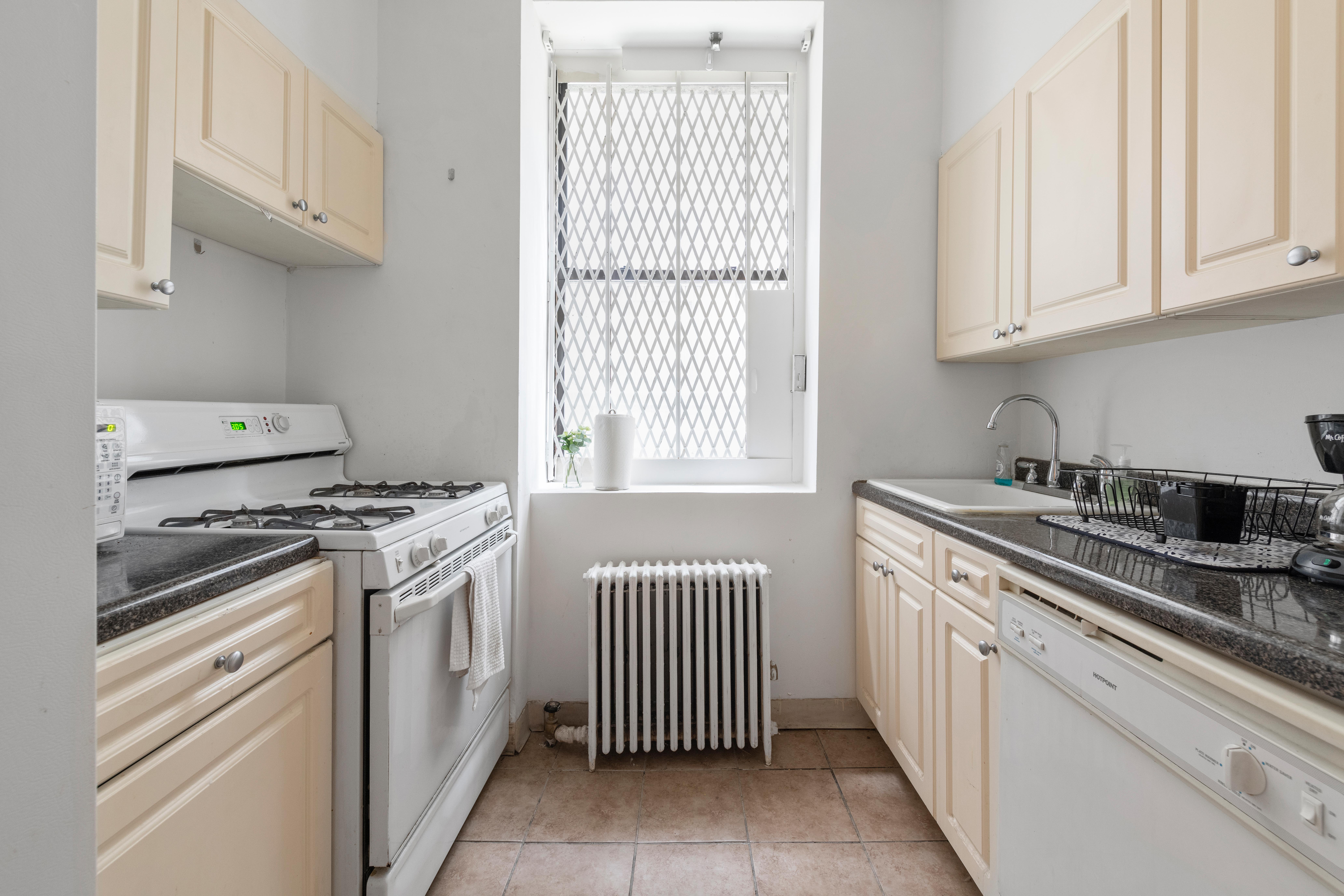 218 Thompson Street, Unit 1 Manhattan, NY 10012 - Photo 3 of 7