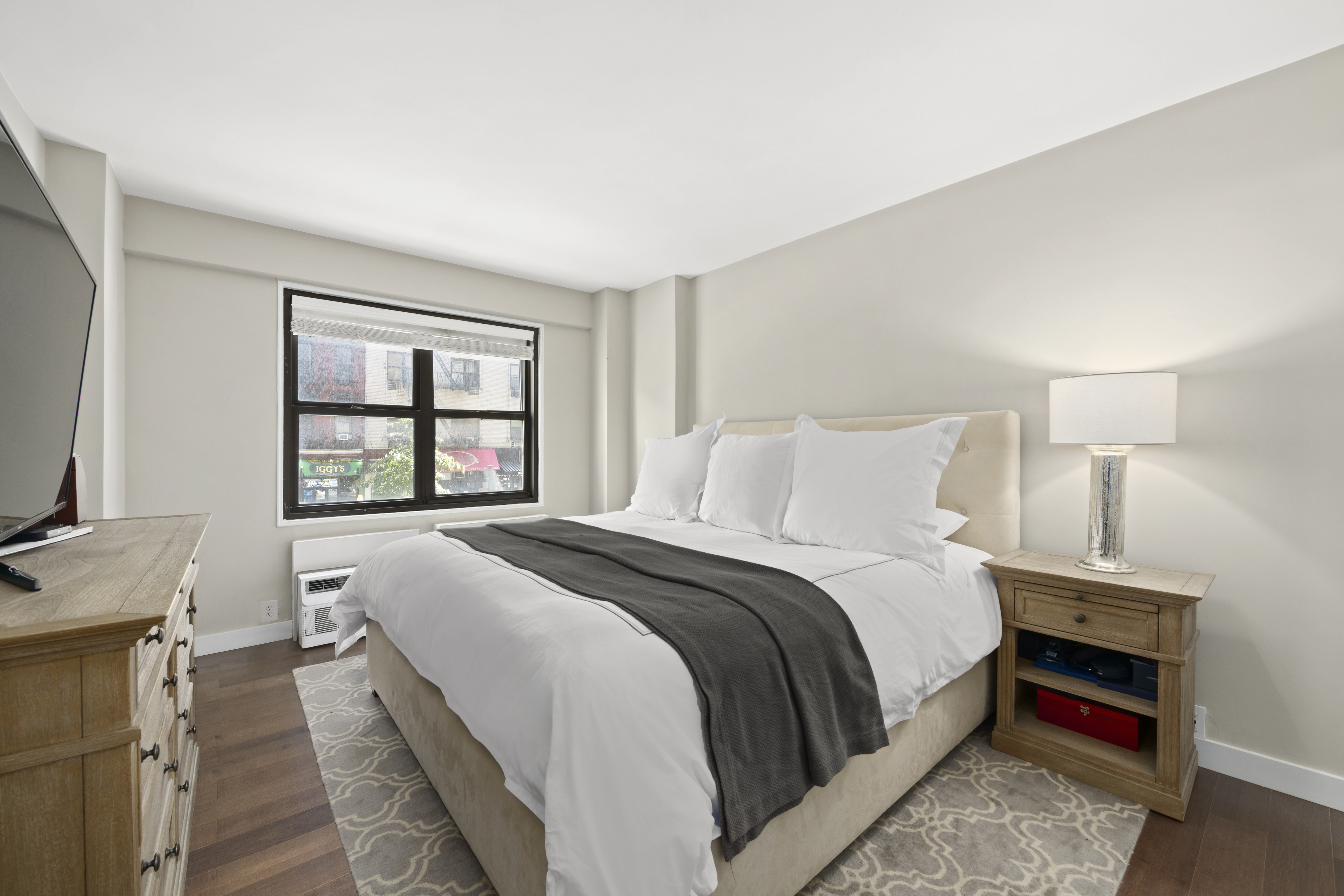 240 East 76th Street, Unit 2E Manhattan, NY 10021 - Photo 4 of 11