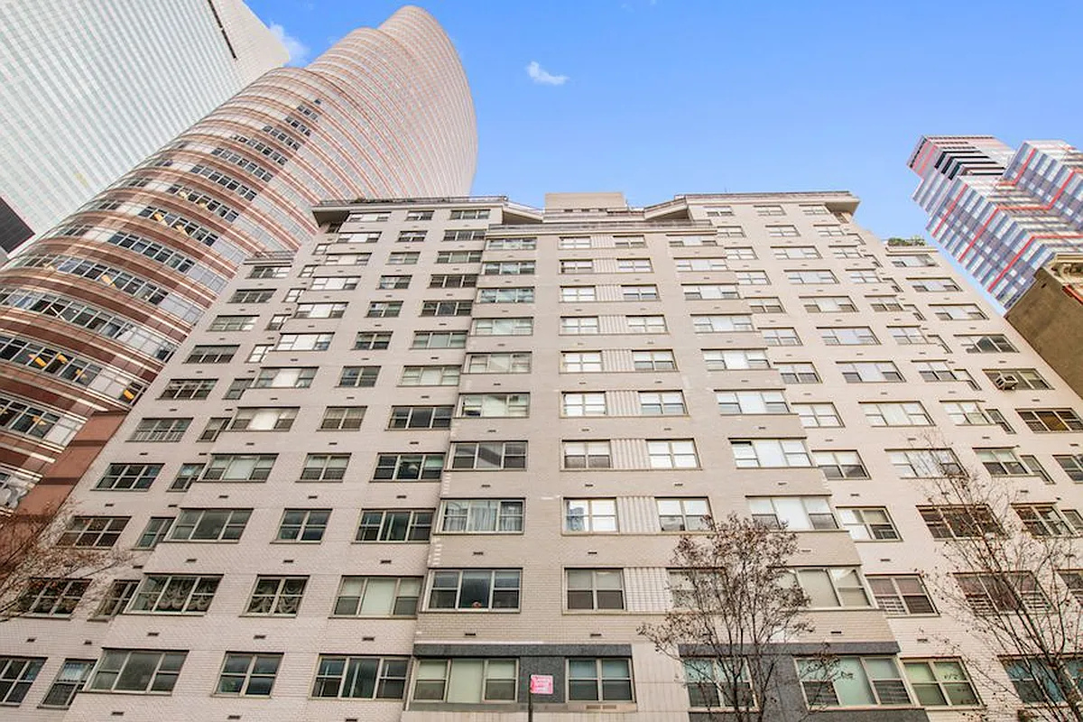 211 East 53rd Street, Unit 14B Manhattan, NY 10022 - Photo 7 of 8 a view of a building