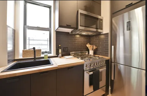 $525,000 | 120 East 83rd Street, Unit 5C | Upper East Side