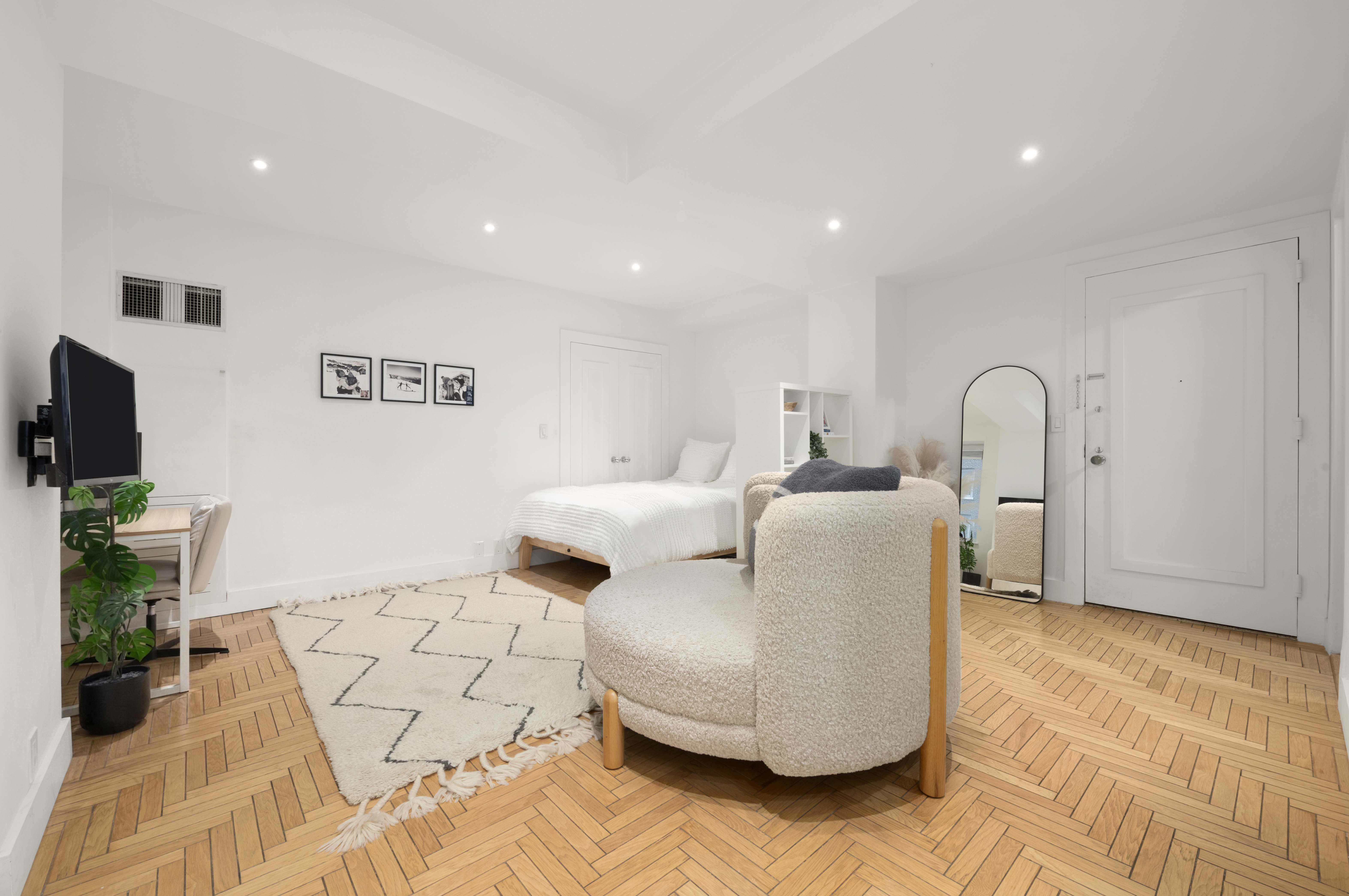 106 Central Park South, Unit 9J Manhattan, NY 10019 - Photo 11 of 18 Gallery Image 11