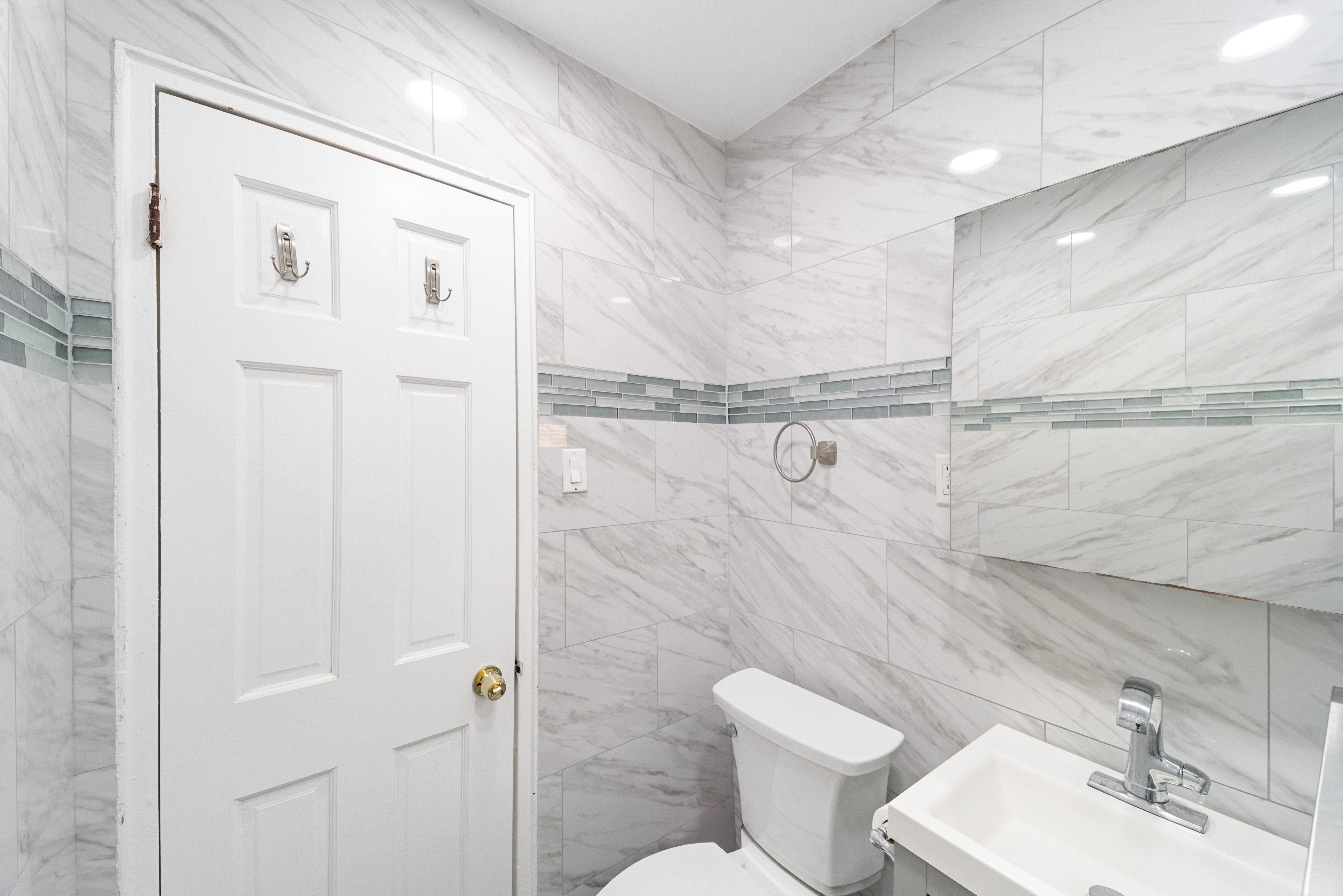211-01 75th Avenue, Unit 4O Queens, NY 11364 - Photo 17 of 19 a bathroom with a sink toilet and shower