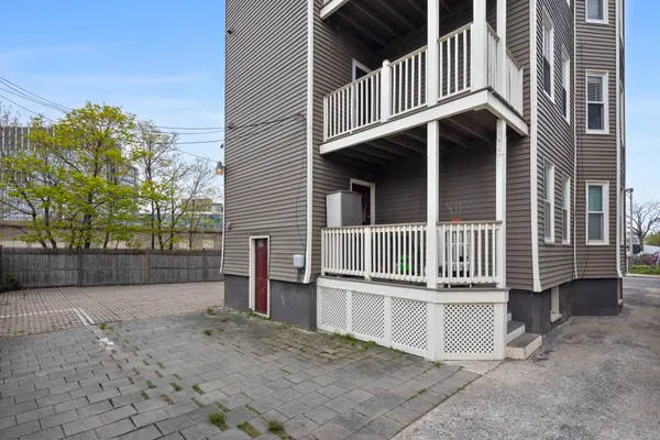 $620,000 | 20 Connecticut Avenue, Unit 2, Somerville, MA 02145