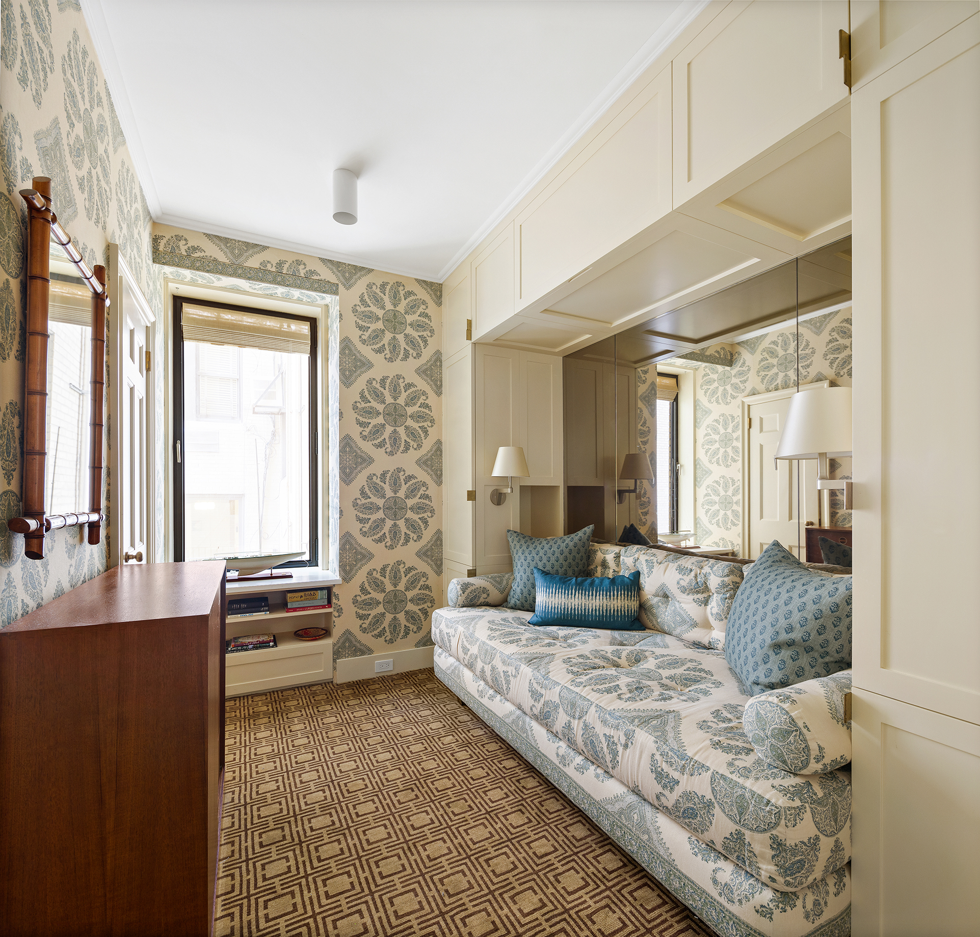 10 Gracie Square, Unit 8D Manhattan, NY 10028 - Photo 17 of 20 a living room with furniture and a fireplace