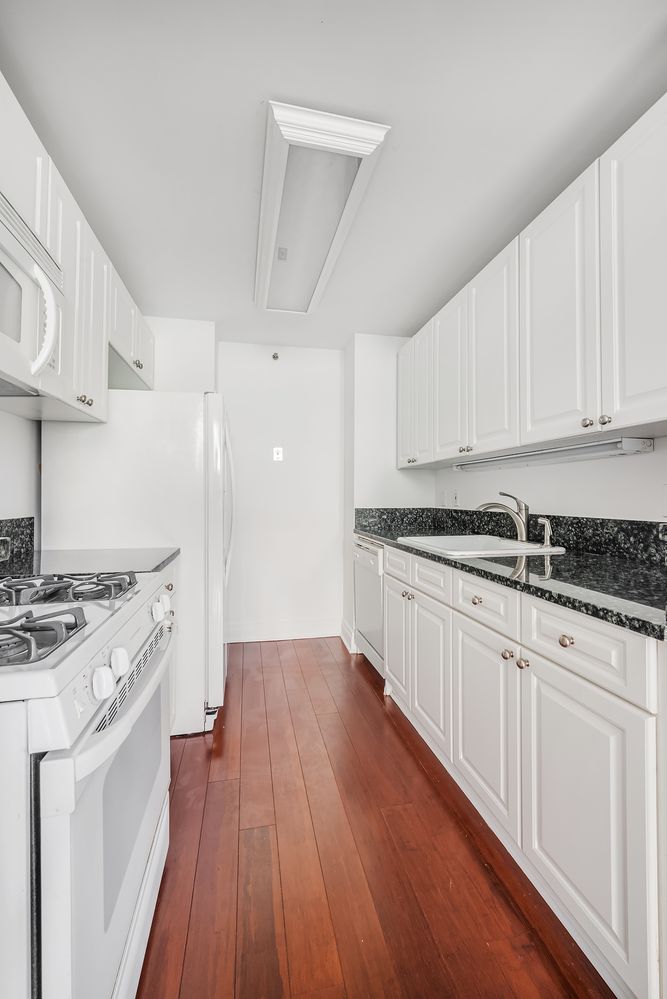 Elkin J Serna, Real Estate Agent Compass