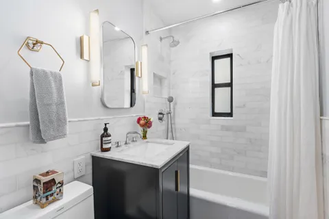 $800,000 | 319 West 18th Street, Unit 5I | Chelsea