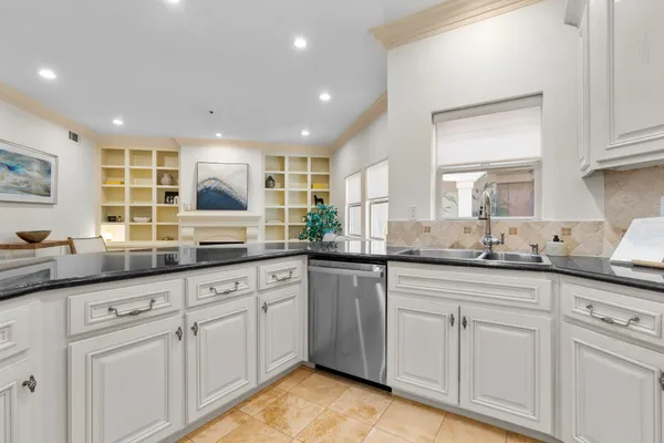 $1,195,000 | 10364 Almayo Avenue, Unit 305, Los Angeles, CA 90064