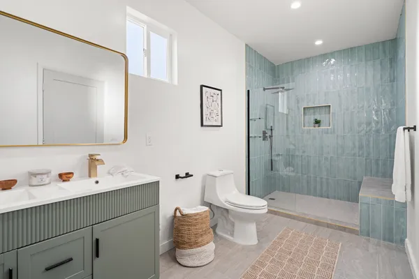 $1,179,000 | 2209 West Boulevard, Los Angeles, CA 90016