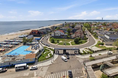 $1,498,000 | 5007 Surf Avenue | Seagate